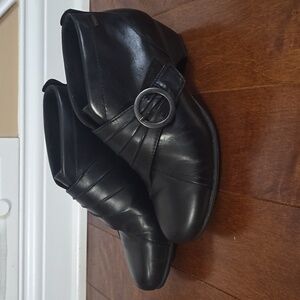 Aravon Women's Leather Booties Black 7.5D